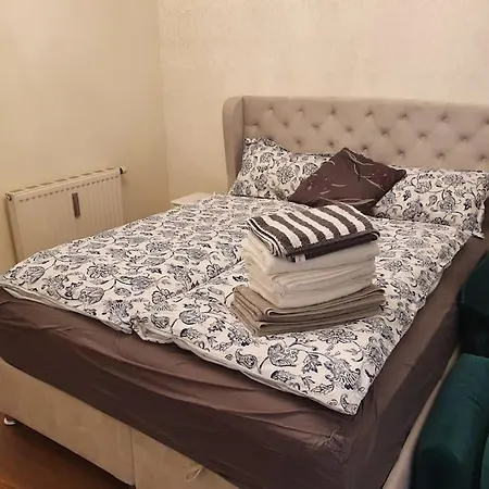 Penthouse Mit Grosser Terrasse U-bahn Nahe Lägenhet