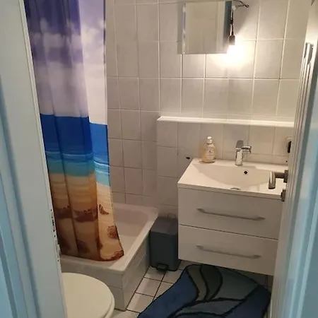 Penthouse Mit Grosser Terrasse U-bahn Nahe